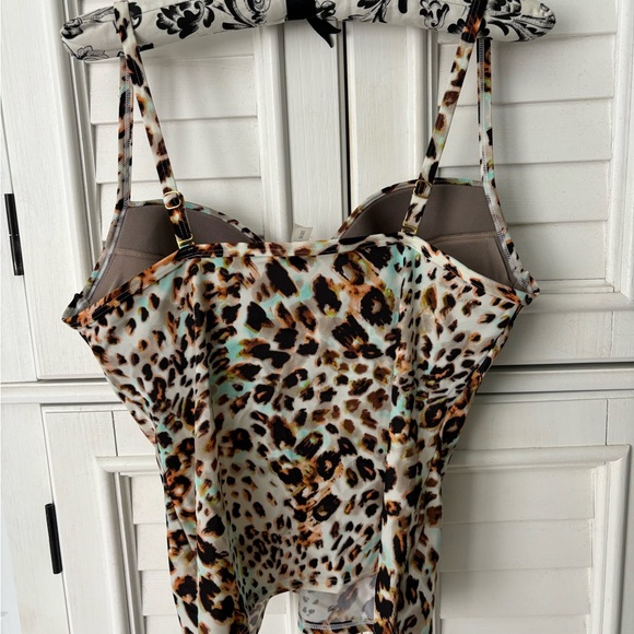 Victoria’s Secret tankini set 34DD - Picture 8 of 9